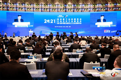 當(dāng)石化遇見(jiàn)藝術(shù) 蘇州展會(huì)上的工業(yè)交響曲